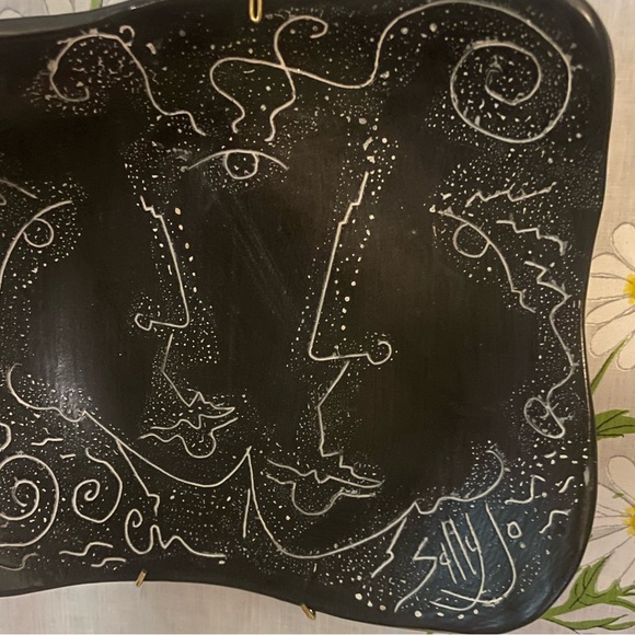 Vintage 1980s post modern Sally Jo Havas studio abstract women wall decor plate - Picture 2 of 2